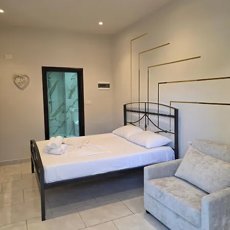 Helgis Center Himare