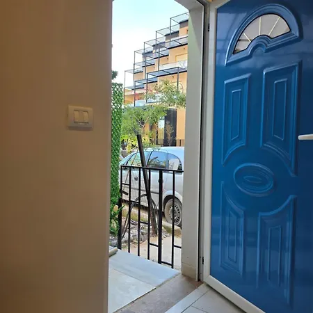 Apartment Helgis Center Himare
